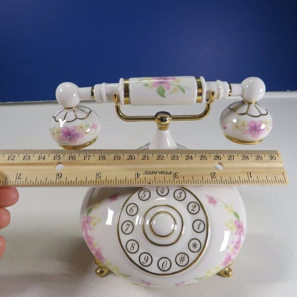 HEIRLOOM PORCELAIN TELEPHONE "HELLO DAUGHTER” Message Of Love - Music Box - Picture 15 of 16